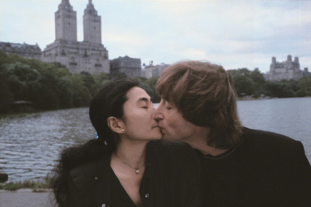 Kishin Shinoyama John and Yoko kissing