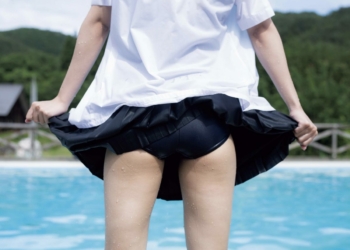 Let's Go Swimming Senpai! I've Got My Sukumizu On!