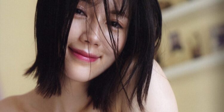 Remu Suzumori Photobook Cover