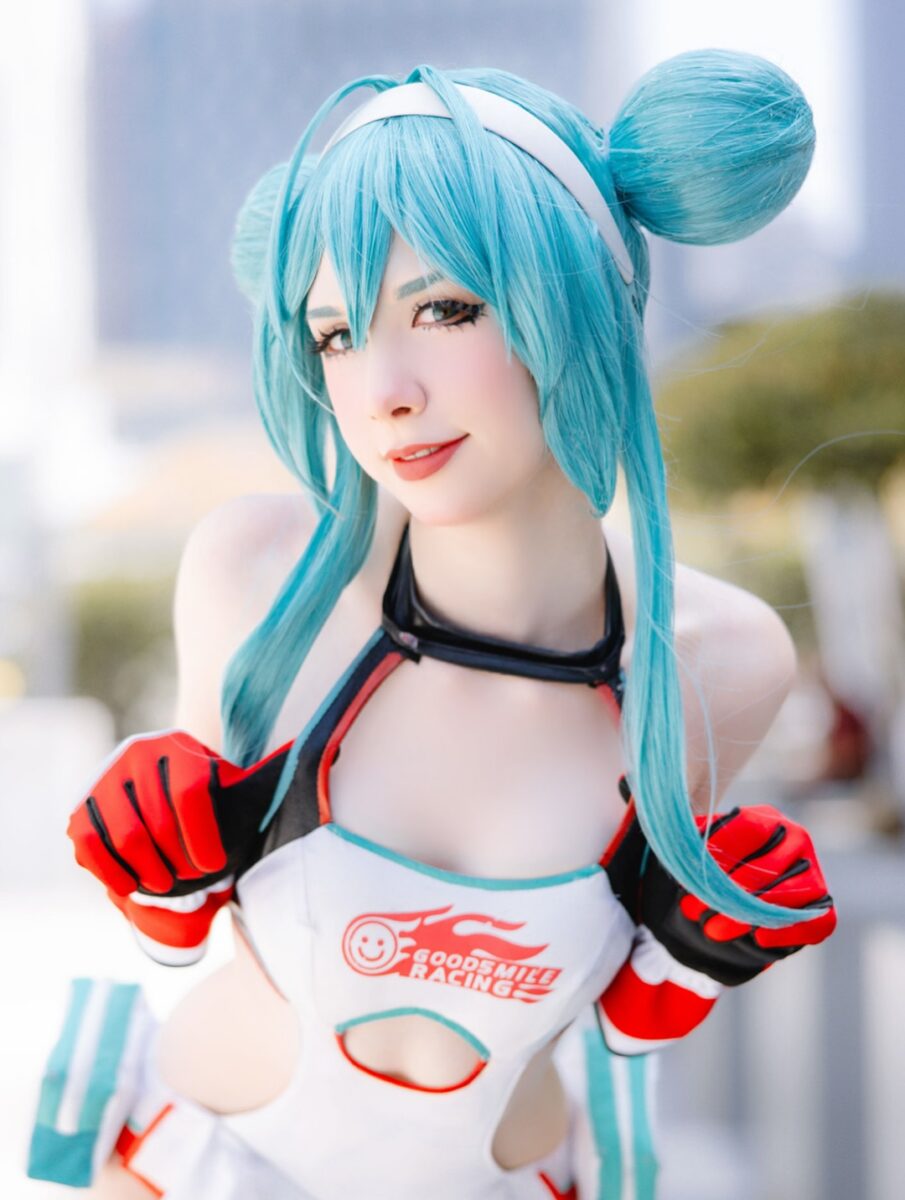 Hatsune Miku Racing Ver. by CrunchyReid, photo by Julian Quinzon