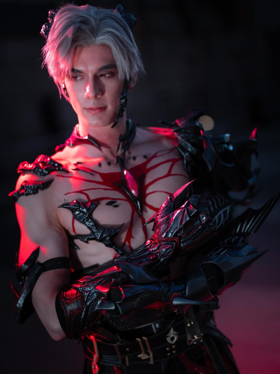 Sylus from Love and Deepspace by Kethar, photo by Seiji