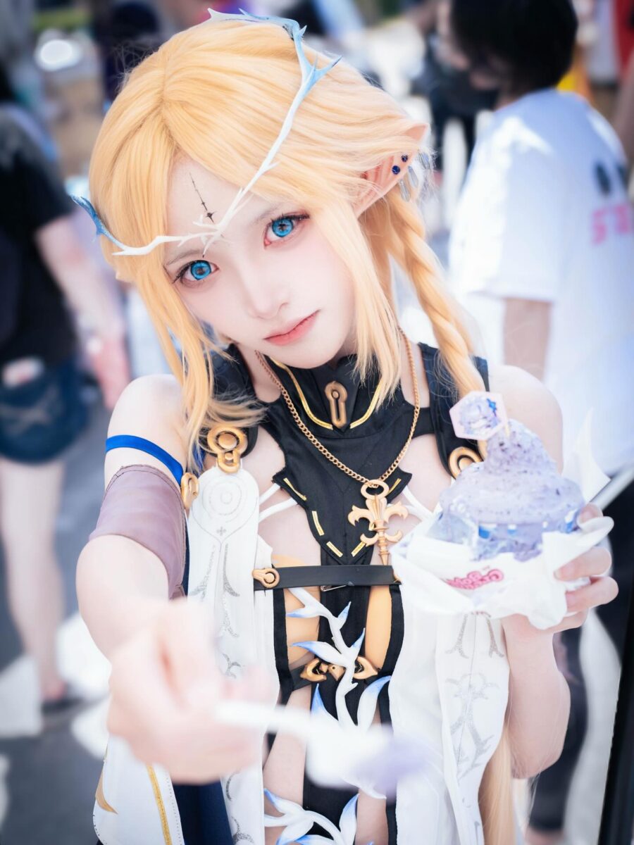 Cartethyia from Wuthering Waves by @suiika_desuwa, photo by FlameKuma