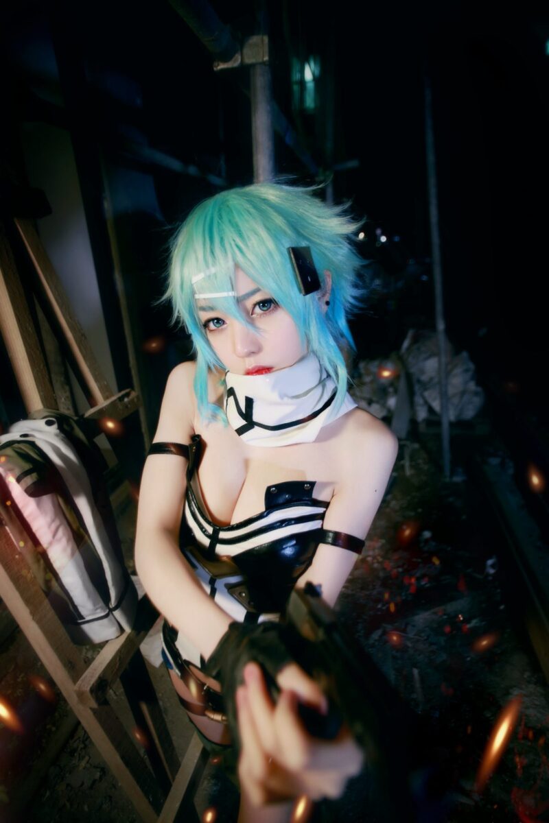 Eki Holic ready for close-quarters combat