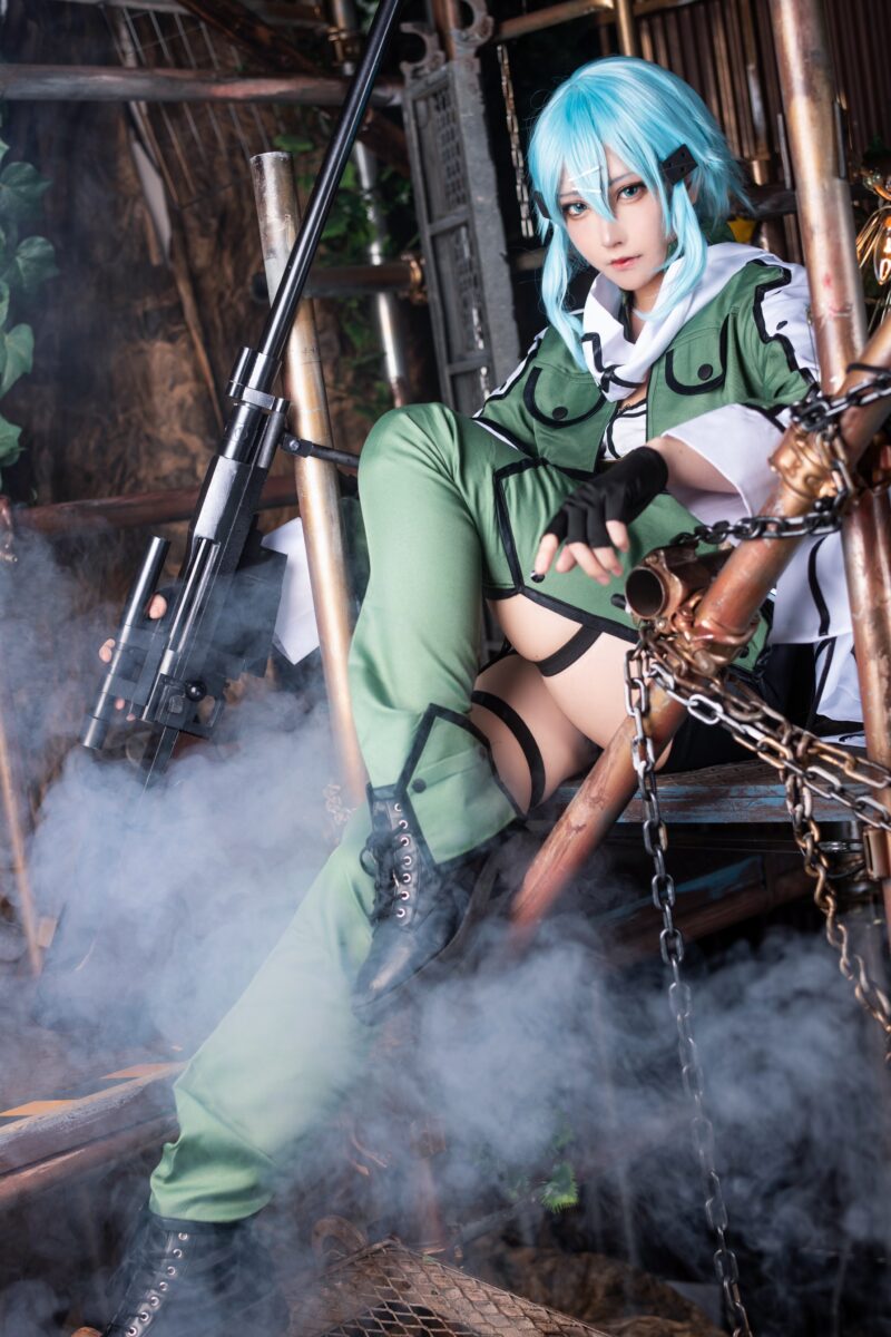A stunningly realistic Sinon cosplay by Otofu