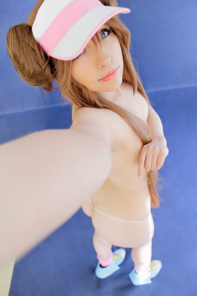 Umi-Kani's take on Rosa is ero cosplay perfection.