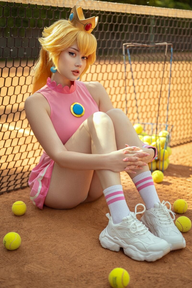 Anastasia Komori is ready to serve as Princess Peach.