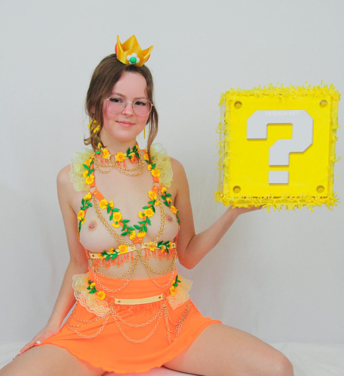 What's in the box?! Molly Pop's Daisy has the answers to our questions!