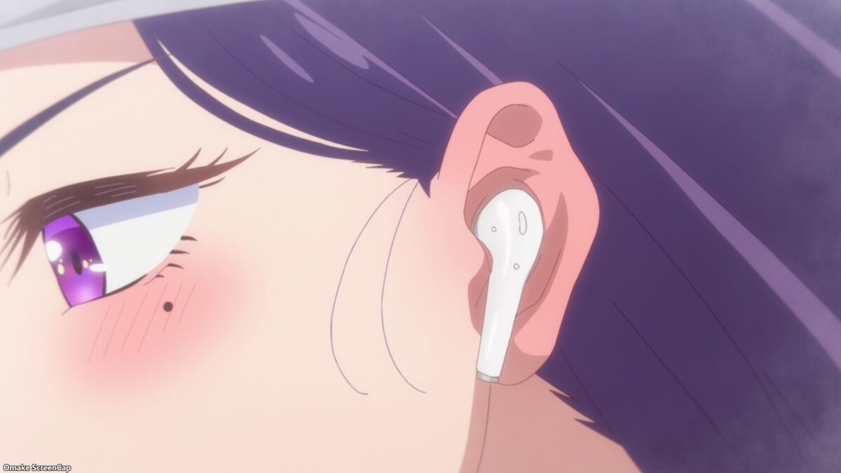 Hokkaido Gals Are Super Adorable Episode 3 Sayuri Wears Earbuds