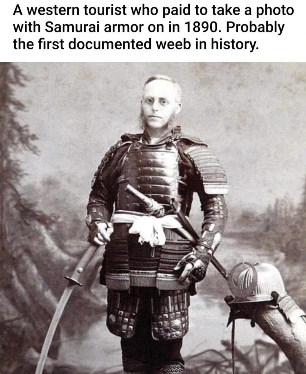 Western Tourist Who Paid To Take A Photo With Samurai Armor